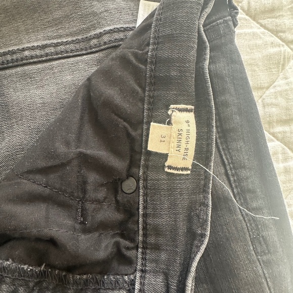 Madewell 9” Distressed Black Denim Skinny Jeans - Picture 2 of 2